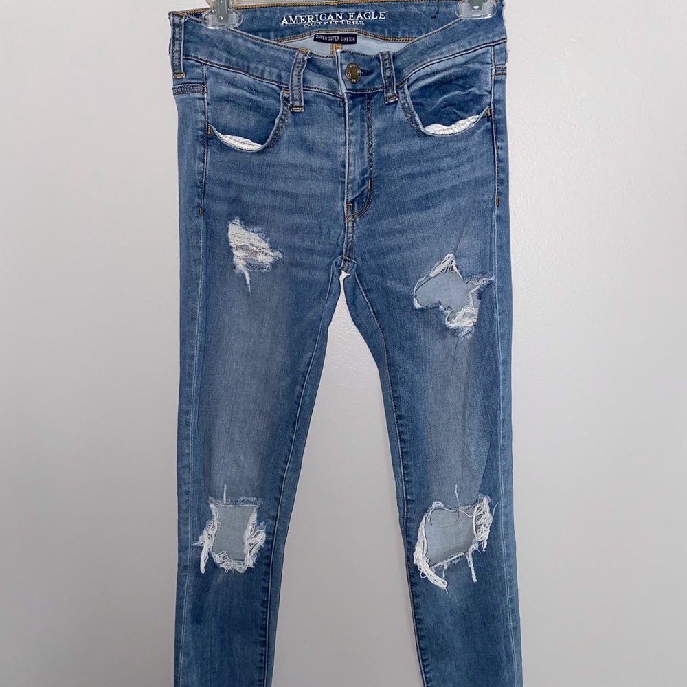American Eagle Knee Rip Jeans